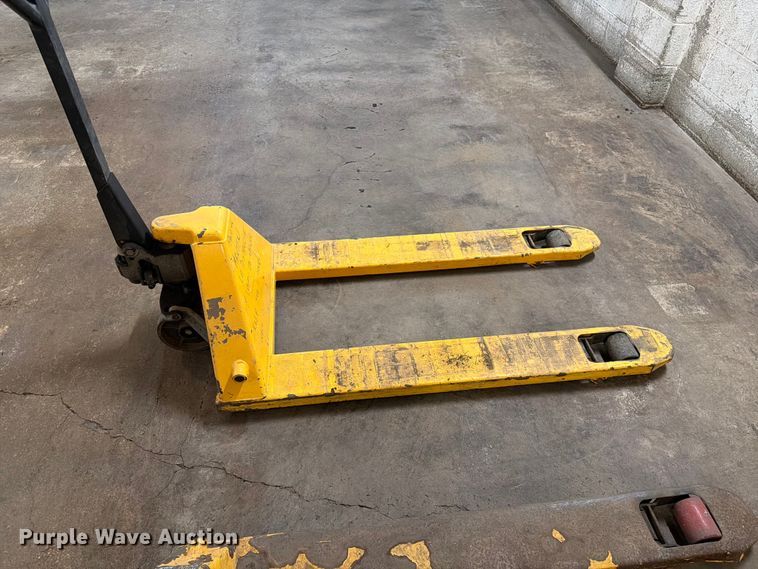 image for item FK4624 (8) pallet jacks