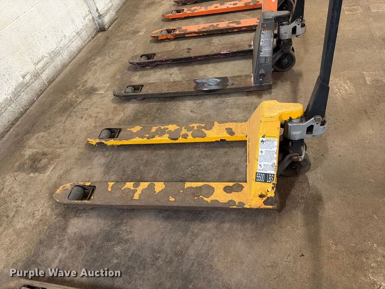 image for item FK4624 (8) pallet jacks