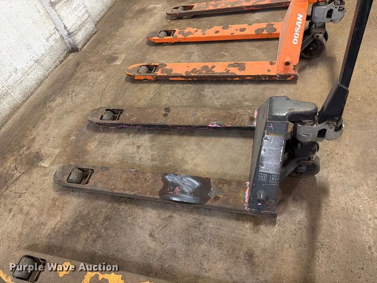 image for item FK4624 (8) pallet jacks