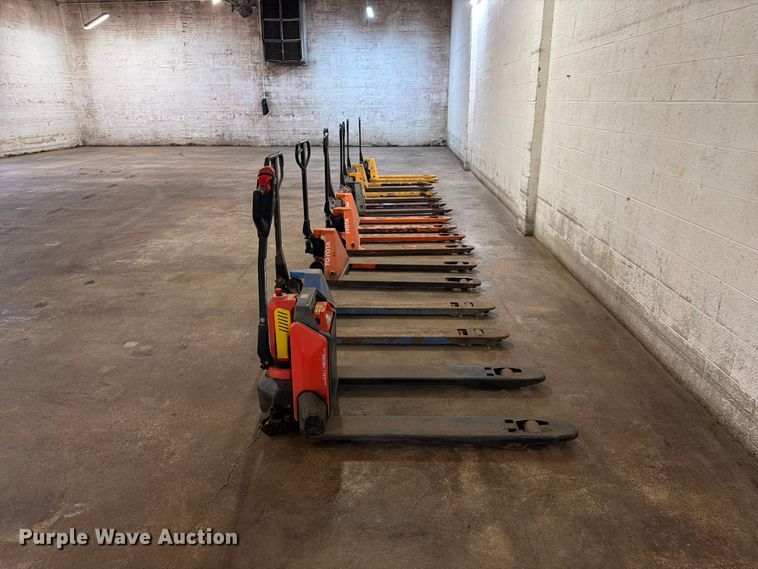 image for item FK4624 (8) pallet jacks