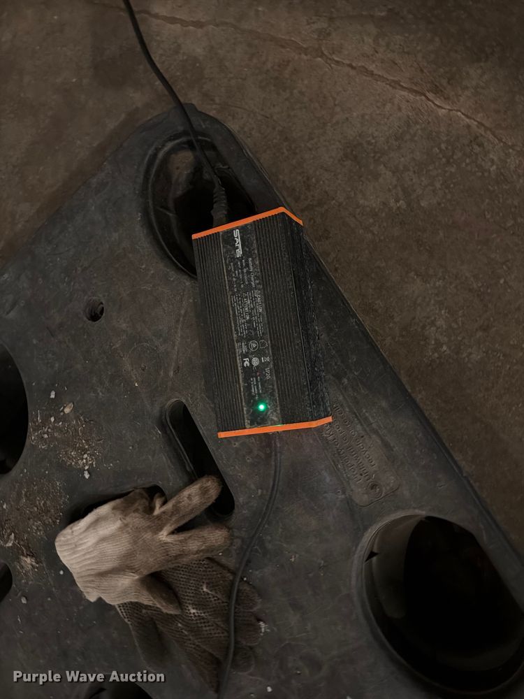 image for item FK4624 (8) pallet jacks