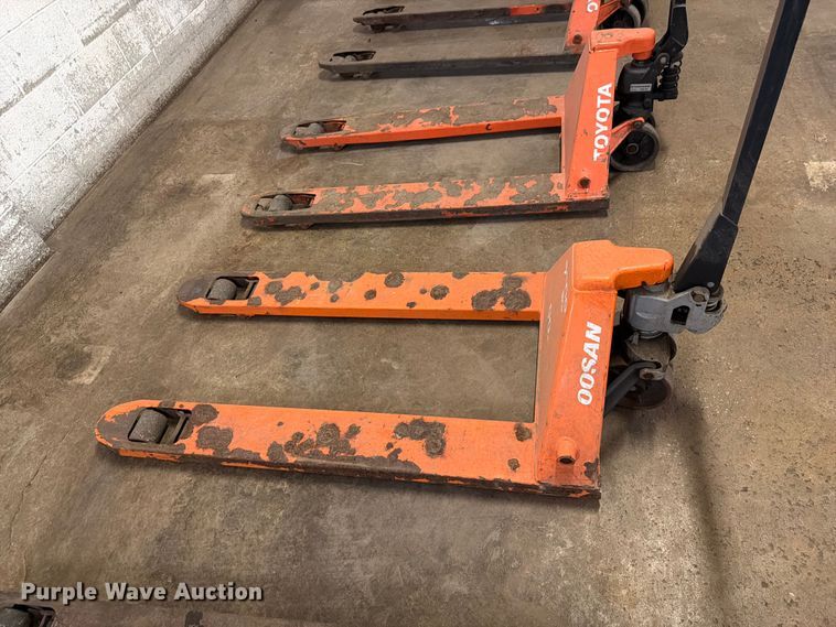 image for item FK4624 (8) pallet jacks