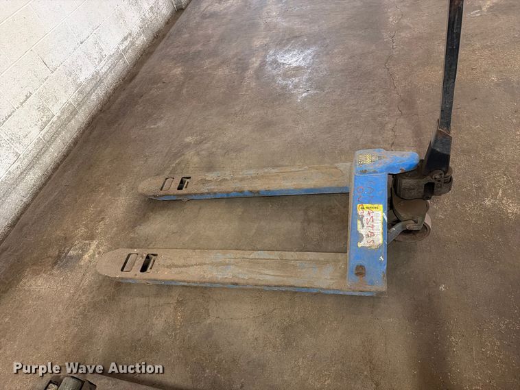image for item FK4624 (8) pallet jacks
