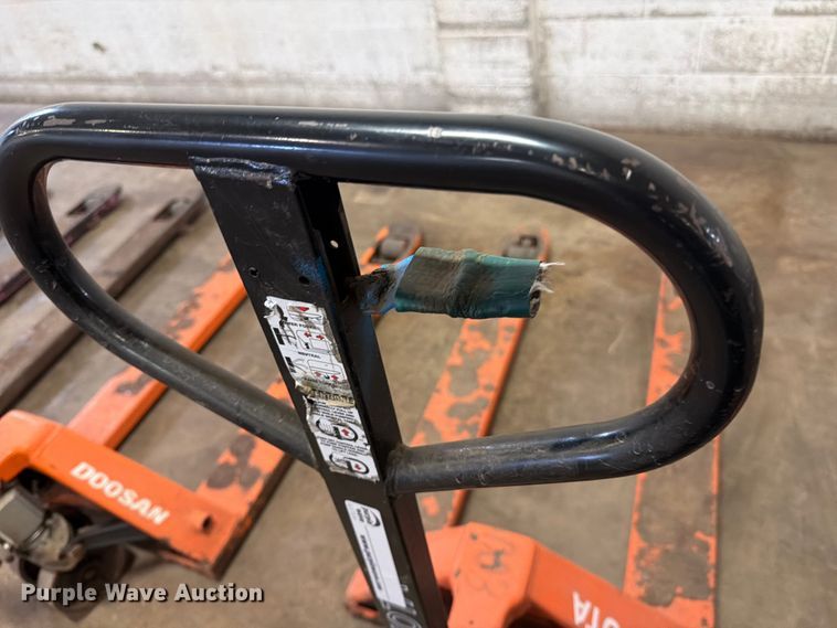 image for item FK4624 (8) pallet jacks