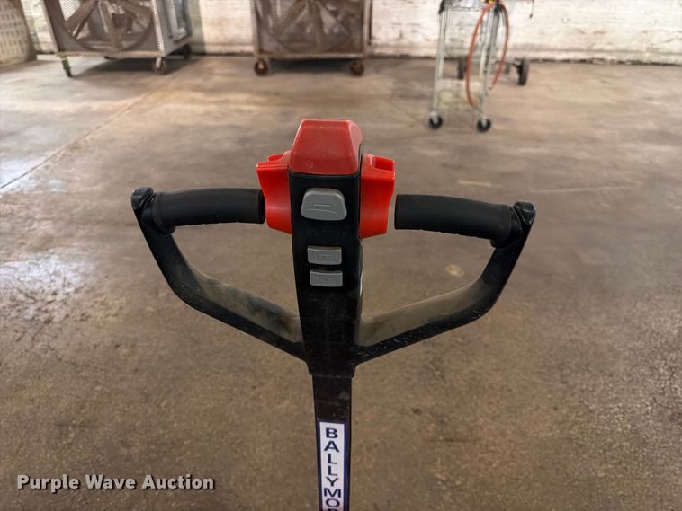 image for item FK4624 (8) pallet jacks
