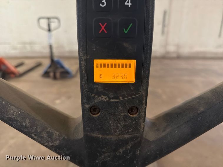 image for item FK4624 (8) pallet jacks