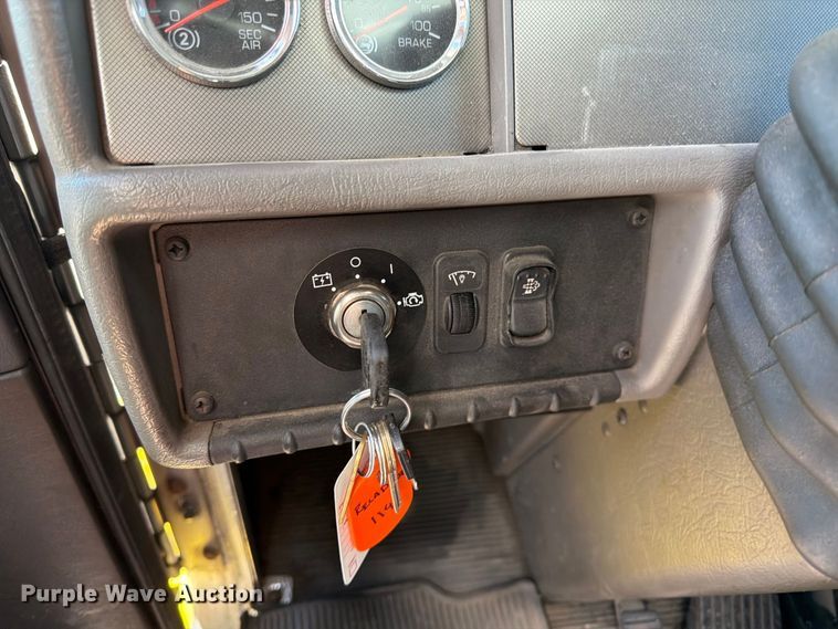 image for item FK4634 2010 Kenworth T370 box truck