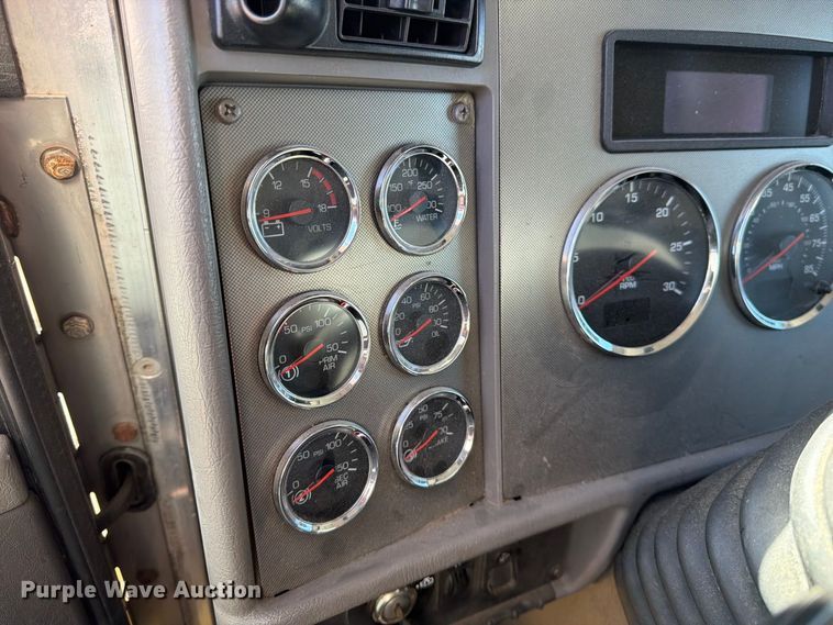 image for item FK4634 2010 Kenworth T370 box truck