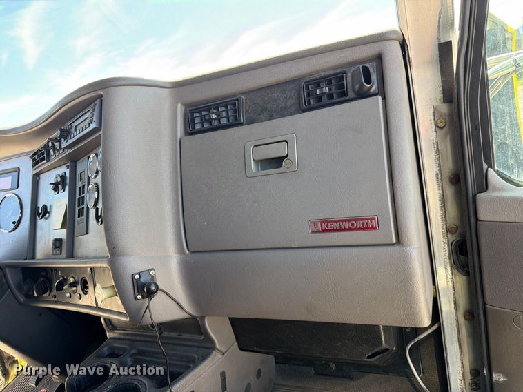 image for item FK4634 2010 Kenworth T370 box truck