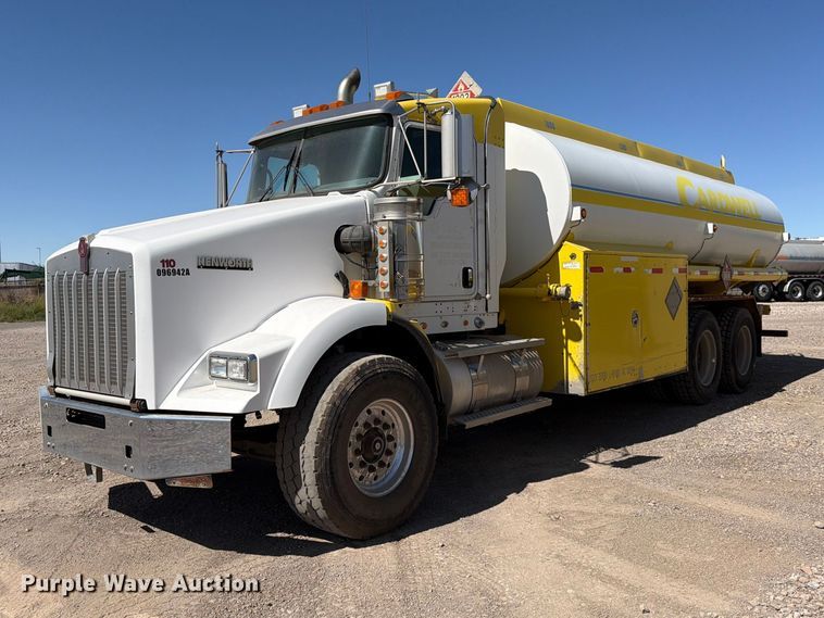 image for item FK4635 2009 Kenworth T8 Series fuel truck