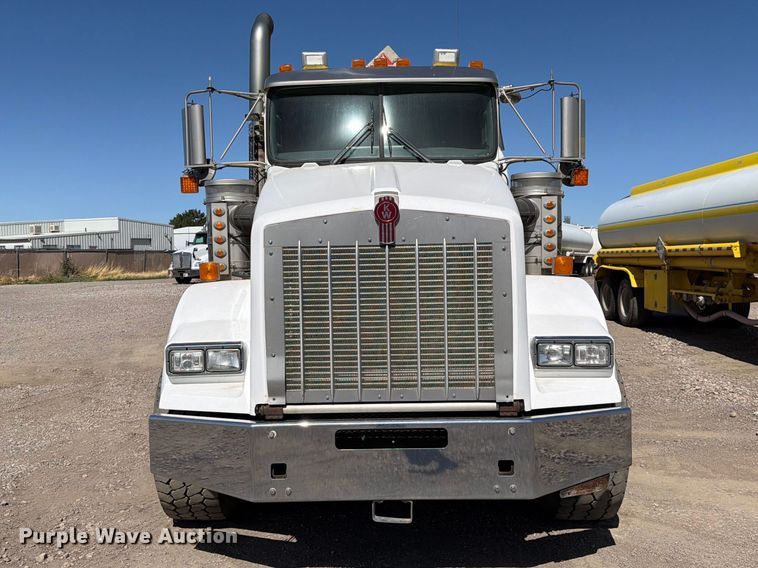 image for item FK4635 2009 Kenworth T8 Series fuel truck