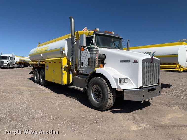 image for item FK4635 2009 Kenworth T8 Series fuel truck