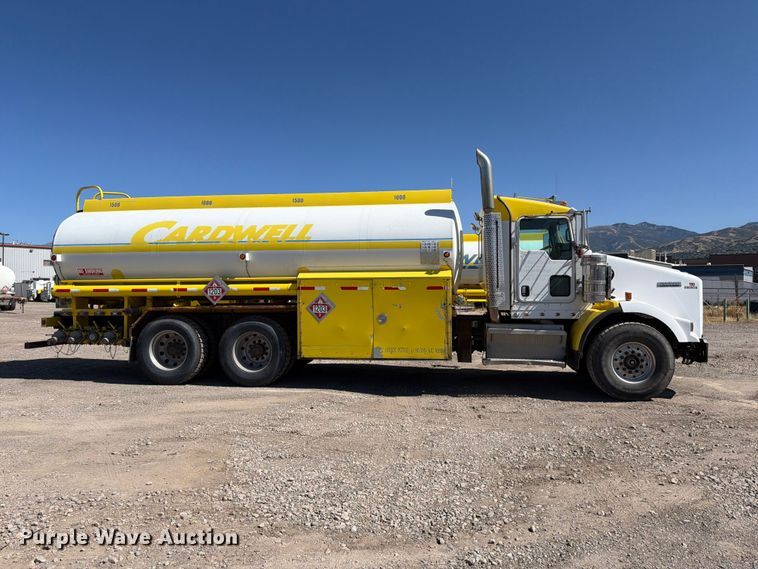 image for item FK4635 2009 Kenworth T8 Series fuel truck