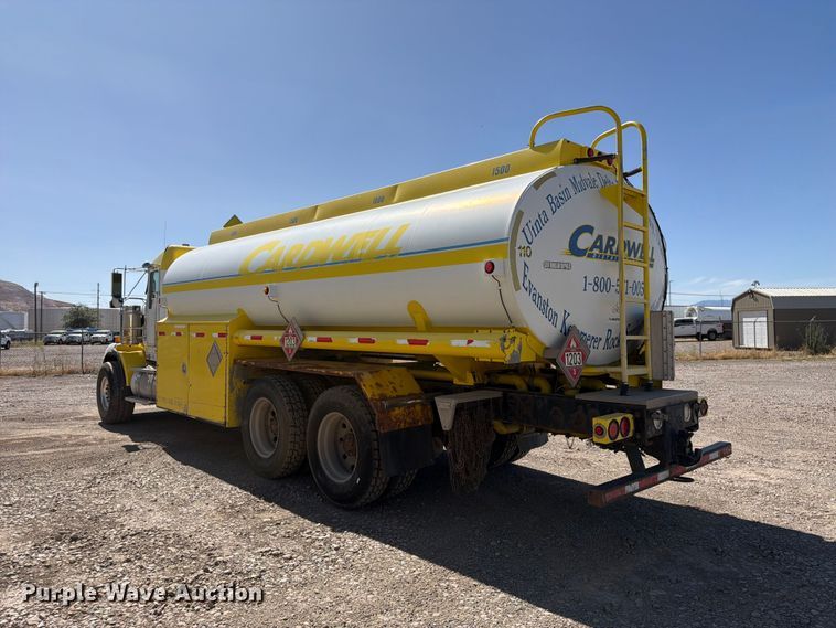 image for item FK4635 2009 Kenworth T8 Series fuel truck