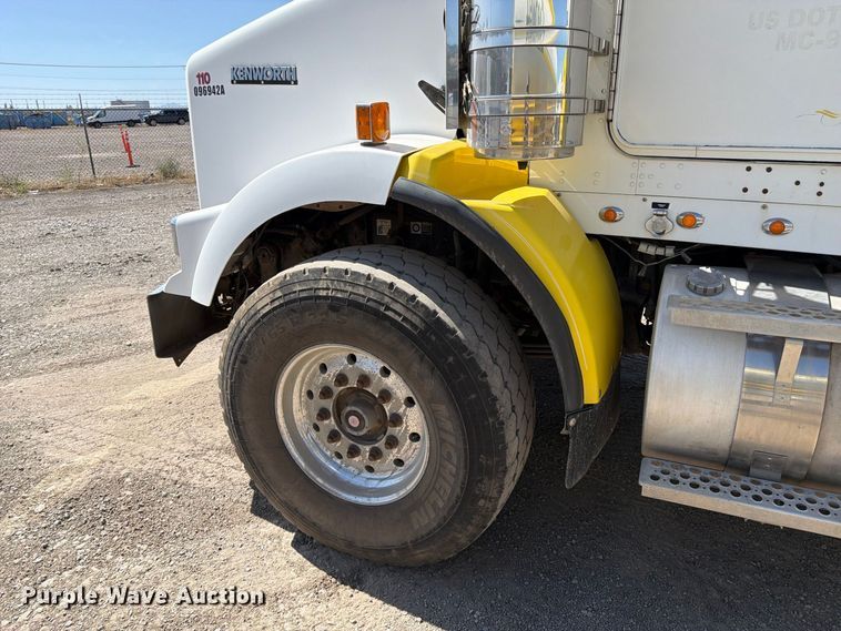 image for item FK4635 2009 Kenworth T8 Series fuel truck