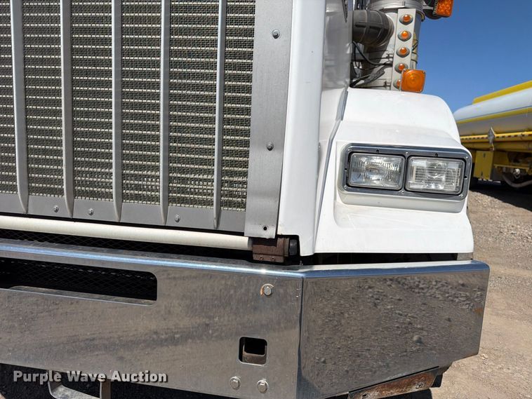 image for item FK4635 2009 Kenworth T8 Series fuel truck