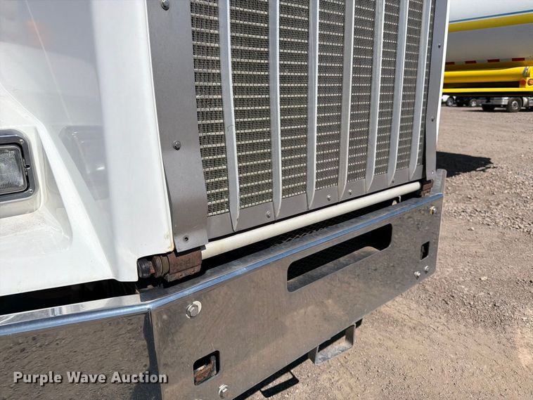 image for item FK4635 2009 Kenworth T8 Series fuel truck