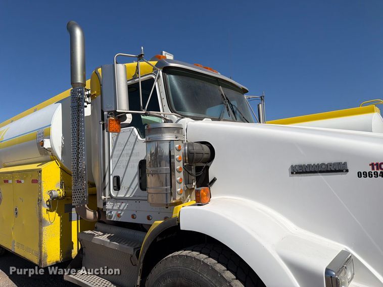image for item FK4635 2009 Kenworth T8 Series fuel truck