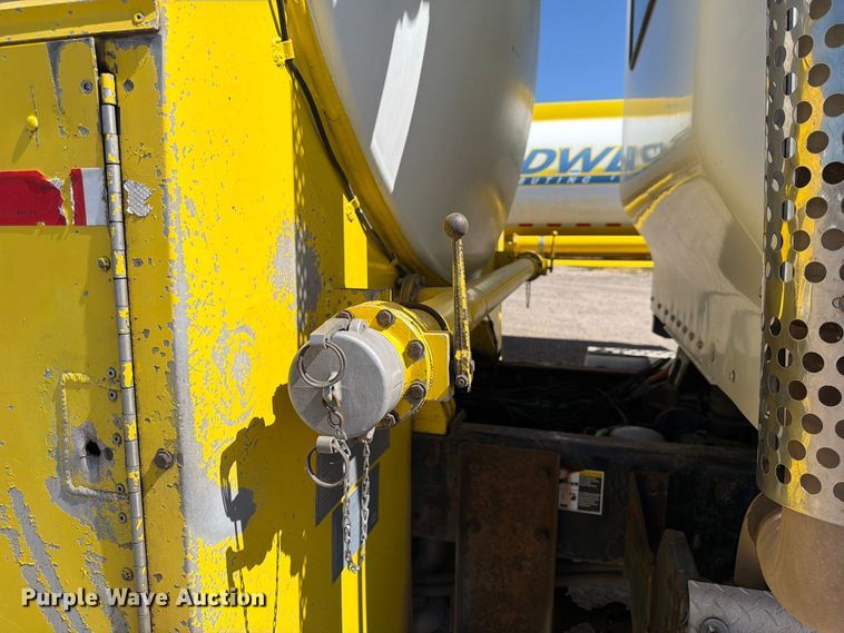 image for item FK4635 2009 Kenworth T8 Series fuel truck