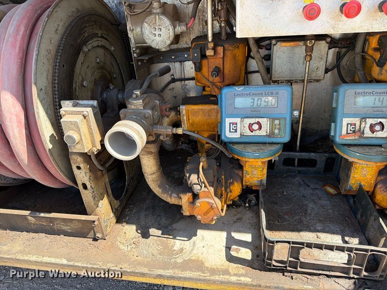 image for item FK4635 2009 Kenworth T8 Series fuel truck