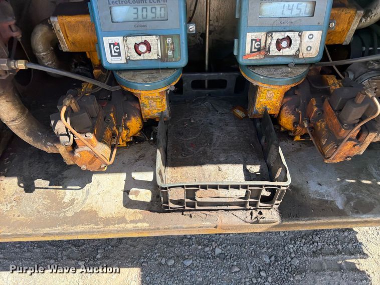 image for item FK4635 2009 Kenworth T8 Series fuel truck