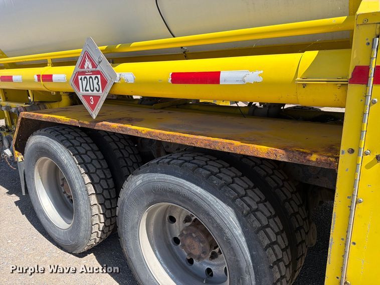 image for item FK4635 2009 Kenworth T8 Series fuel truck