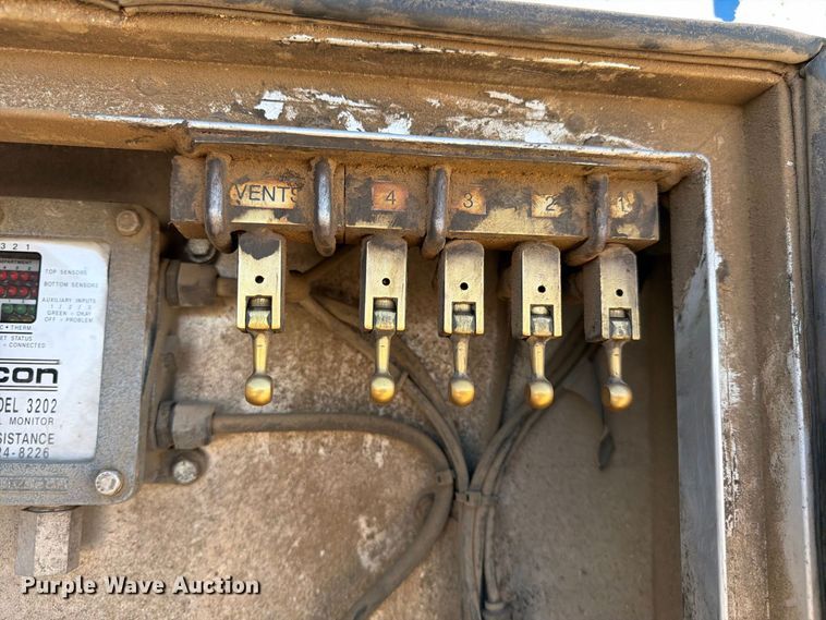 image for item FK4635 2009 Kenworth T8 Series fuel truck