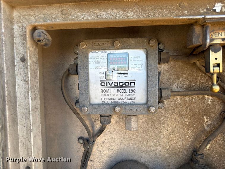 image for item FK4635 2009 Kenworth T8 Series fuel truck