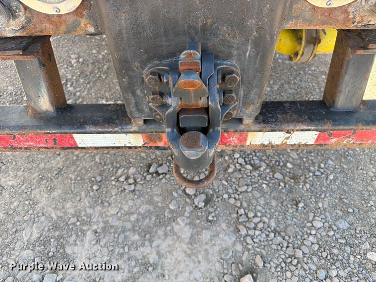 image for item FK4635 2009 Kenworth T8 Series fuel truck