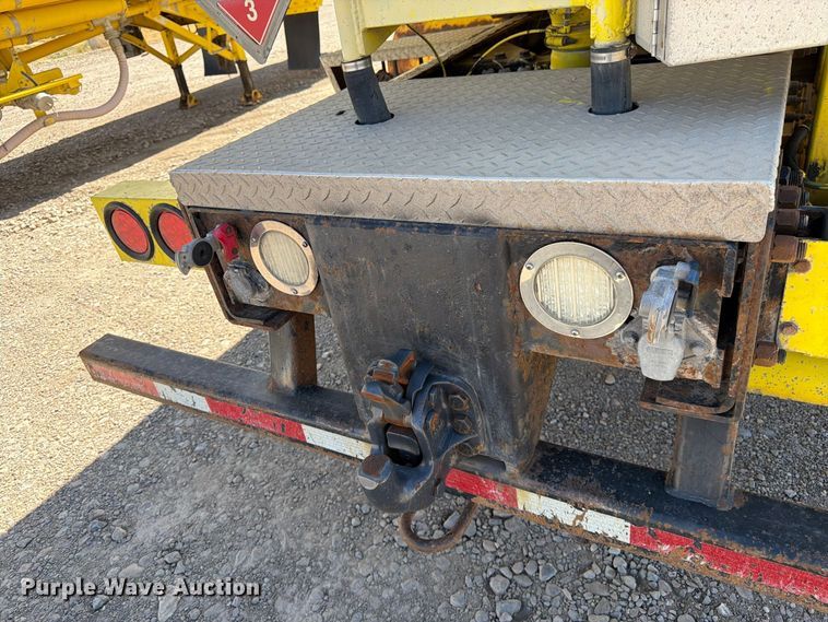 image for item FK4635 2009 Kenworth T8 Series fuel truck