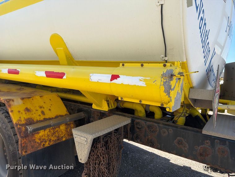 image for item FK4635 2009 Kenworth T8 Series fuel truck