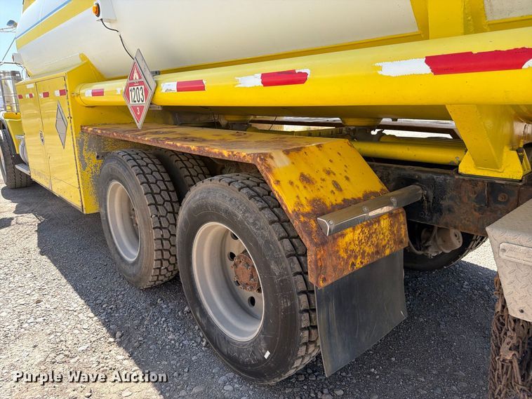 image for item FK4635 2009 Kenworth T8 Series fuel truck