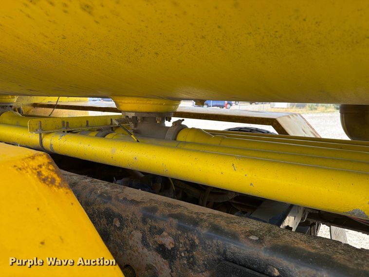 image for item FK4635 2009 Kenworth T8 Series fuel truck