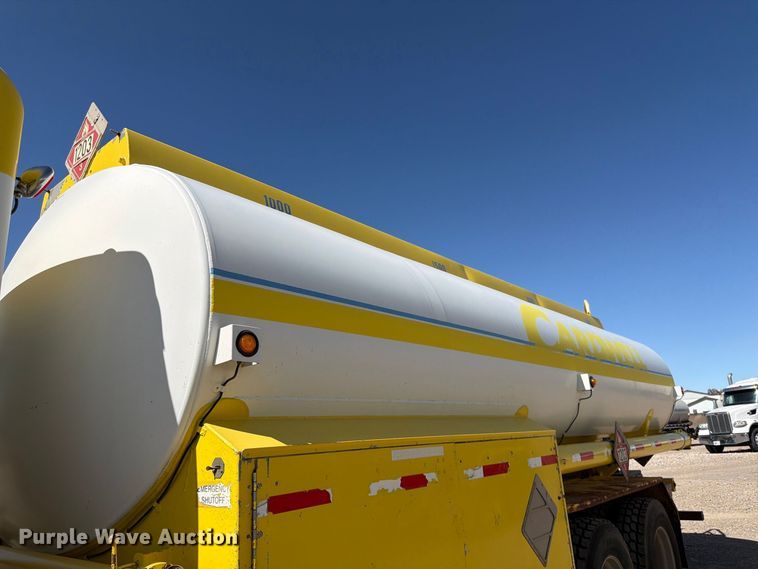 image for item FK4635 2009 Kenworth T8 Series fuel truck