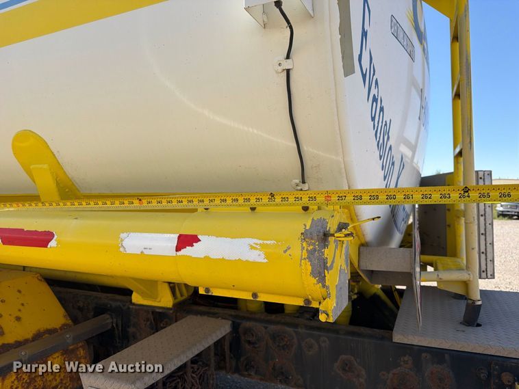 image for item FK4635 2009 Kenworth T8 Series fuel truck