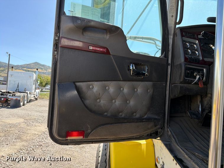image for item FK4635 2009 Kenworth T8 Series fuel truck