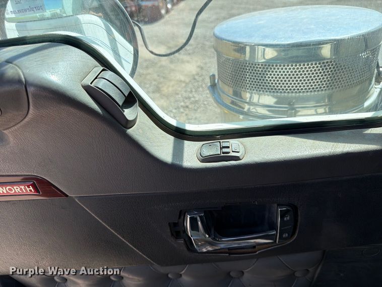 image for item FK4635 2009 Kenworth T8 Series fuel truck