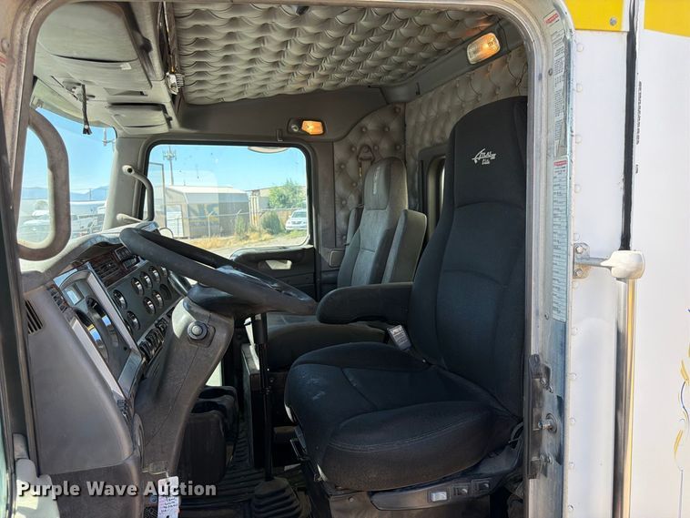 image for item FK4635 2009 Kenworth T8 Series fuel truck