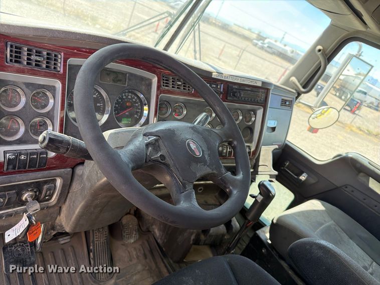 image for item FK4635 2009 Kenworth T8 Series fuel truck