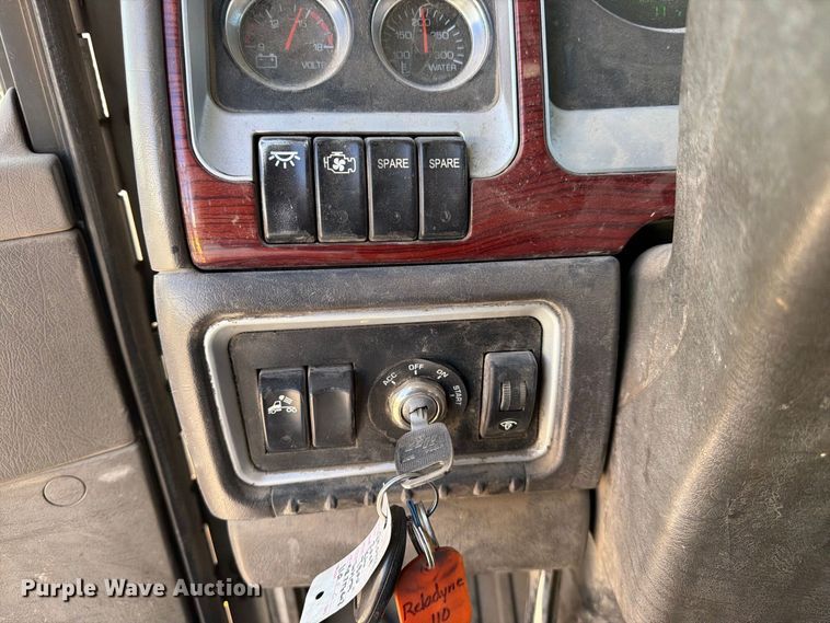 image for item FK4635 2009 Kenworth T8 Series fuel truck