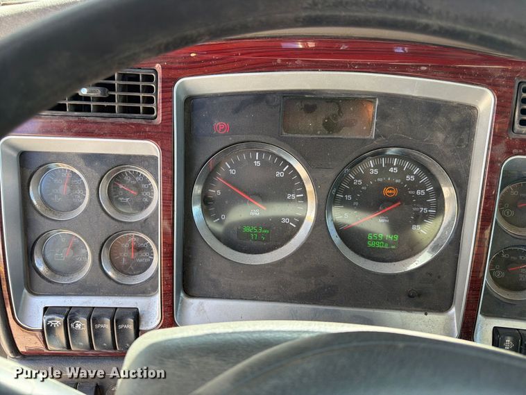 image for item FK4635 2009 Kenworth T8 Series fuel truck