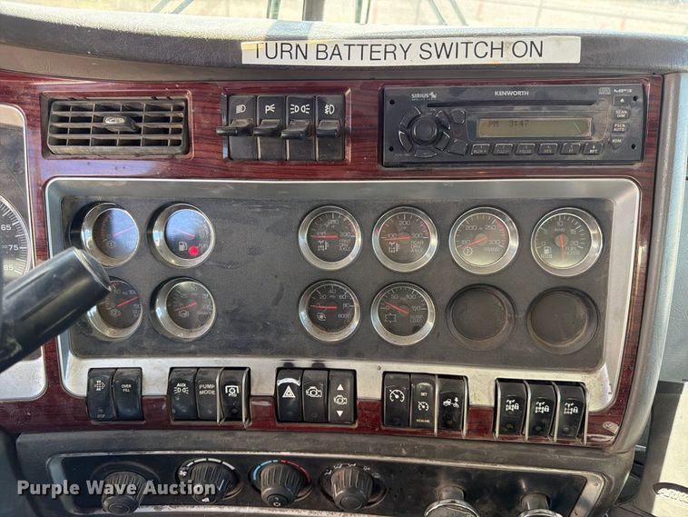 image for item FK4635 2009 Kenworth T8 Series fuel truck