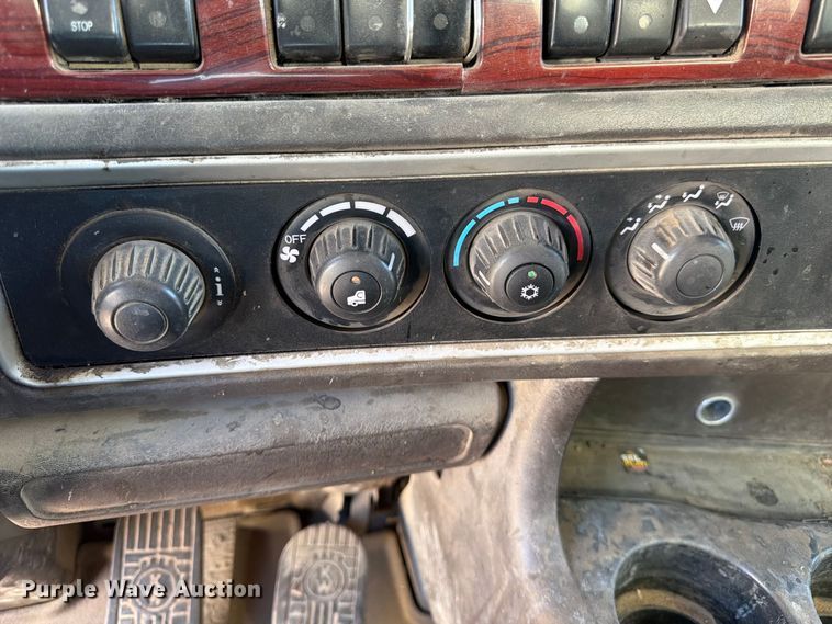 image for item FK4635 2009 Kenworth T8 Series fuel truck