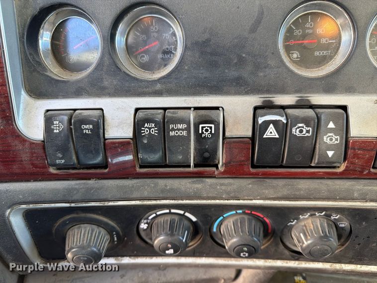 image for item FK4635 2009 Kenworth T8 Series fuel truck