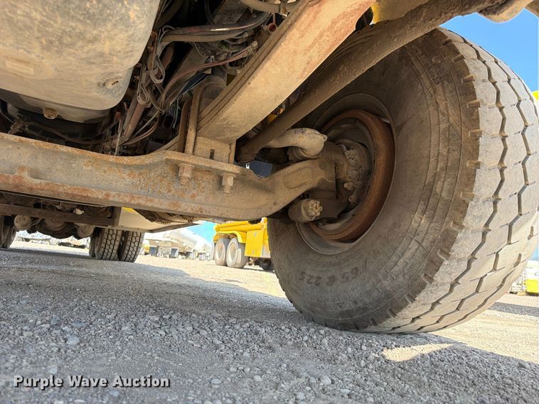 image for item FK4635 2009 Kenworth T8 Series fuel truck