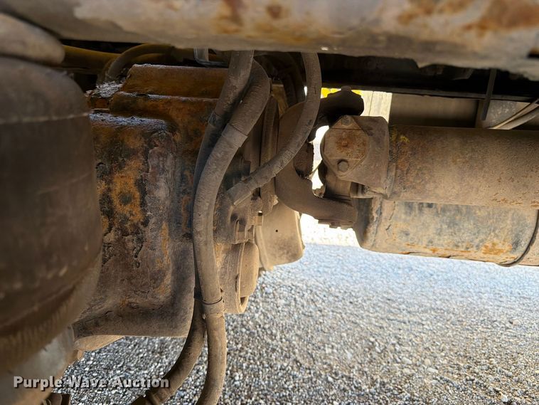 image for item FK4635 2009 Kenworth T8 Series fuel truck