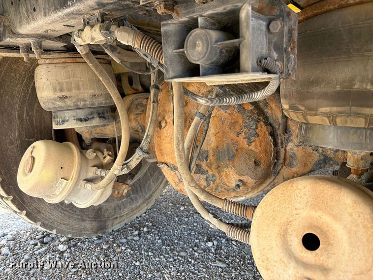 image for item FK4635 2009 Kenworth T8 Series fuel truck