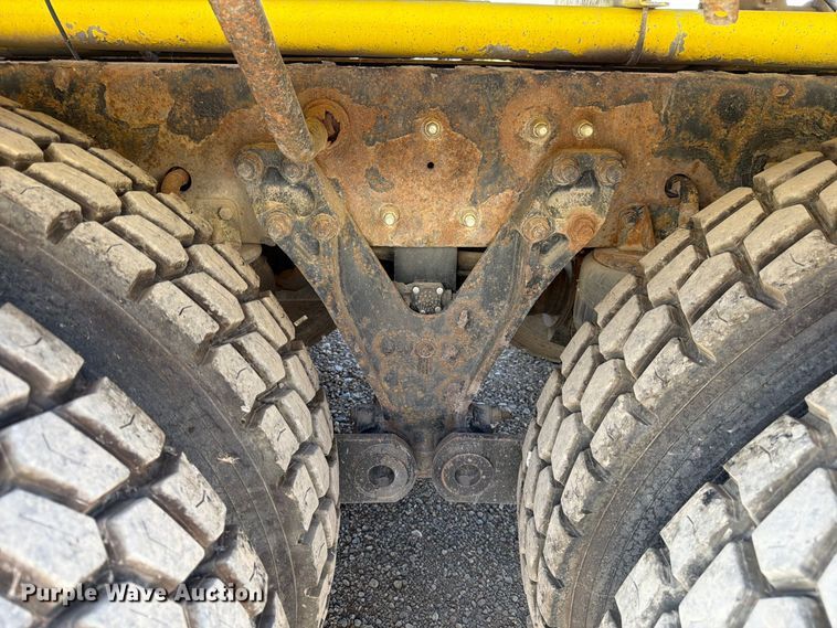 image for item FK4635 2009 Kenworth T8 Series fuel truck