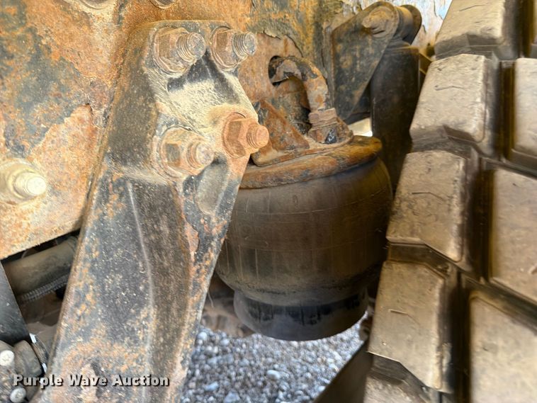 image for item FK4635 2009 Kenworth T8 Series fuel truck
