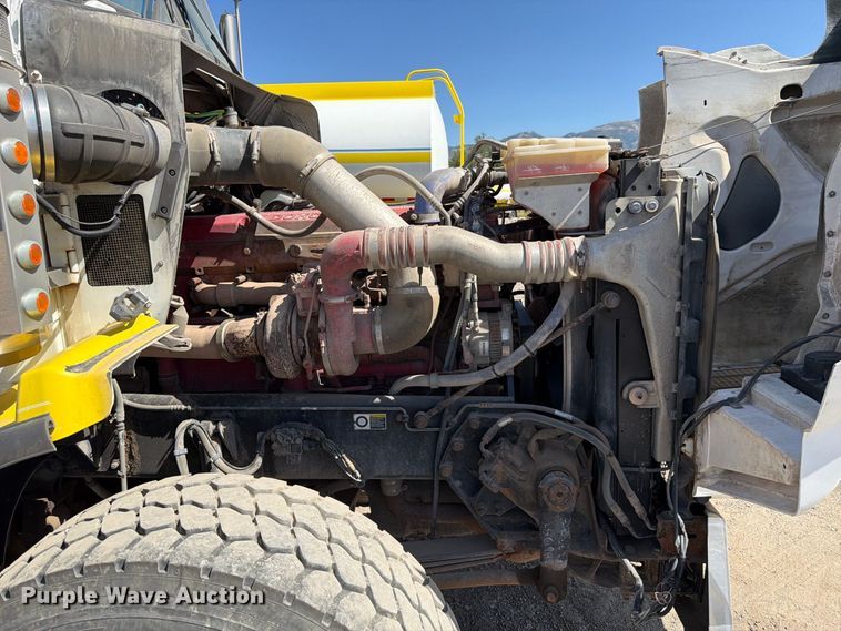 image for item FK4635 2009 Kenworth T8 Series fuel truck